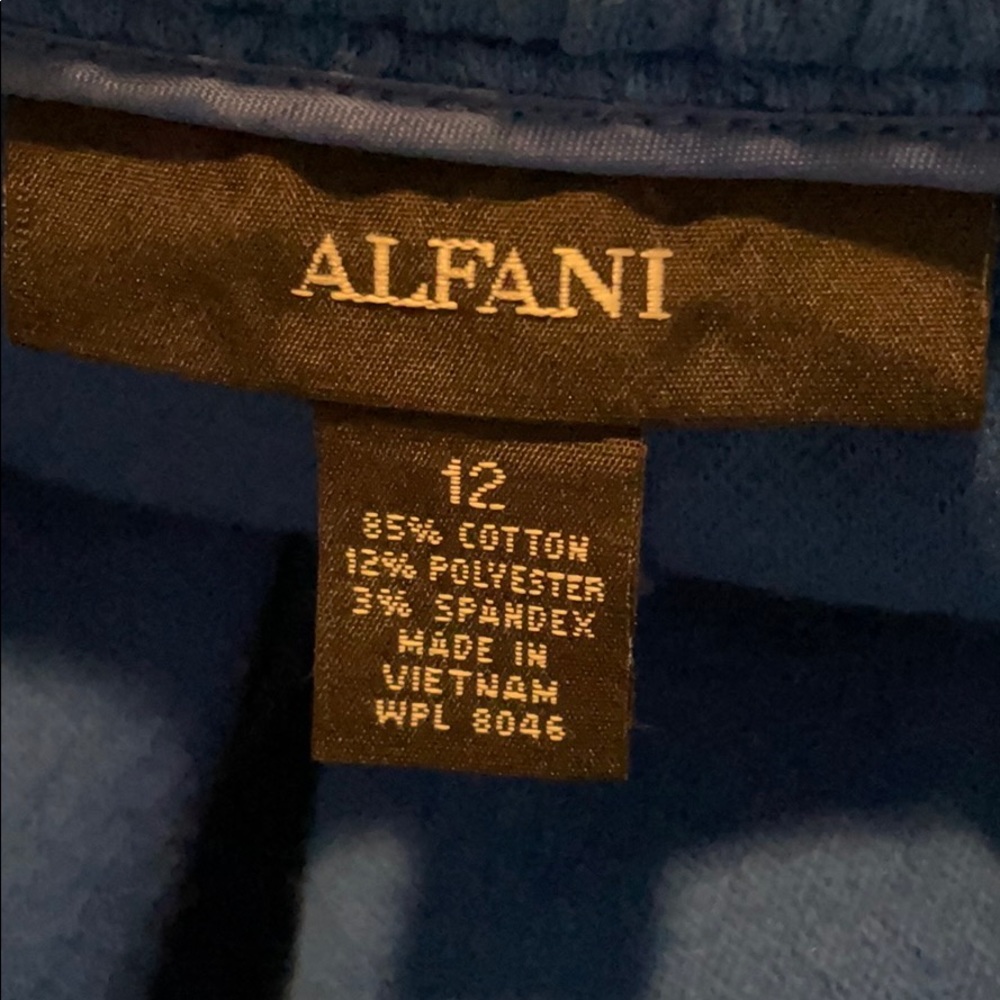 • Fitted Blazer • - Picture 7 of 7
